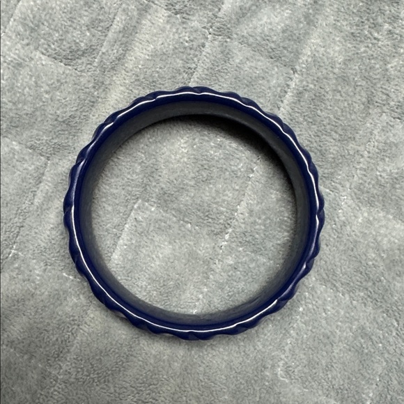 Vintage Plastic Bangle Bracelet, Navy Blue, Wrinkle, Wavy Texture, Retro, Boho - Picture 5 of 6